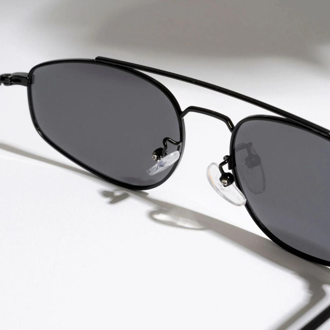 Leon Black Oval Sunglasses